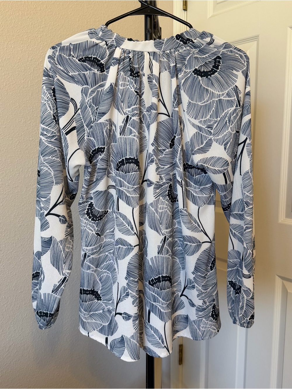 women’s M navy & white floral poppy blouse drawstring neck peasant nautical boho